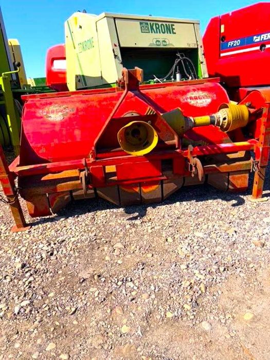 Tocatoare Taarup purtata sau tractata  resturi vegetale coceni porumb paie cartofi 1,3 m 1,5 m 2,3 m Tocatoare Siloz verde Taarup Fiat 640 Fiat 80 90