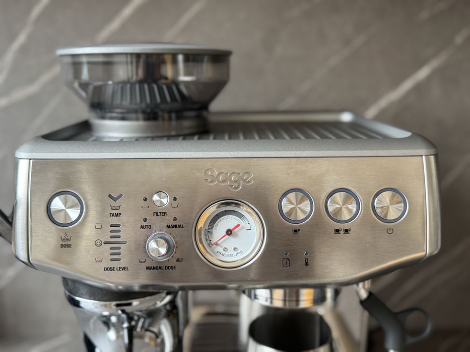 Кафемашина за еспресо SAGE Barista Express Impress + кафемелачка + аксесоари | Отлично състояние