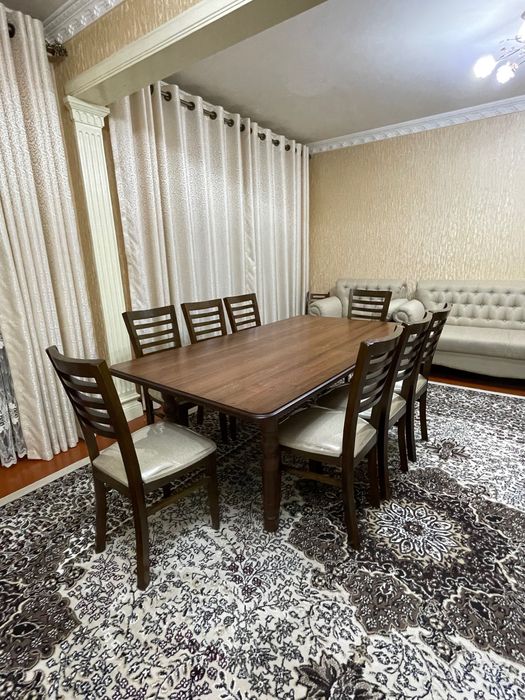 Стол и 8 стульев