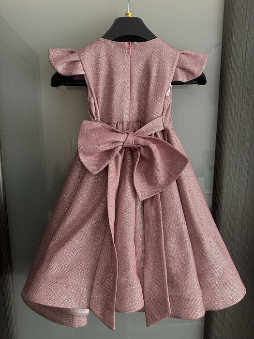 Красивое нарядное платье