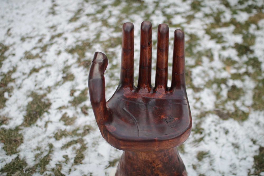 Ръчно изработено детско столче ръка/длан. Декорация,подарък,Дърворезба