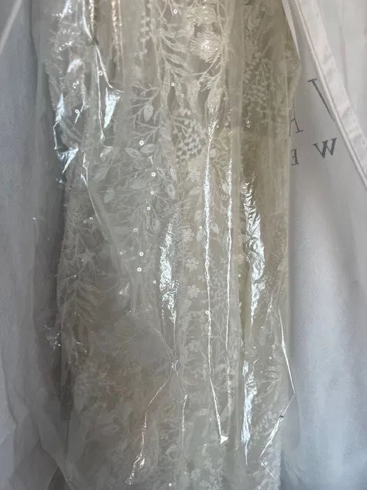 рокля бяла и къса