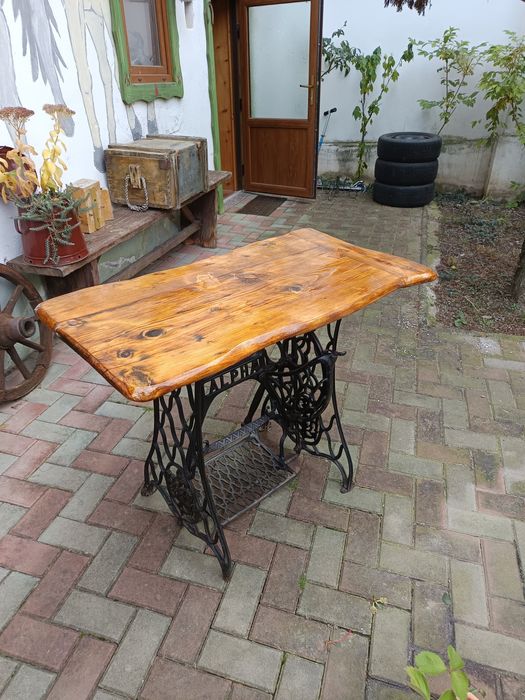 Masa sau birou - mașină de cusut