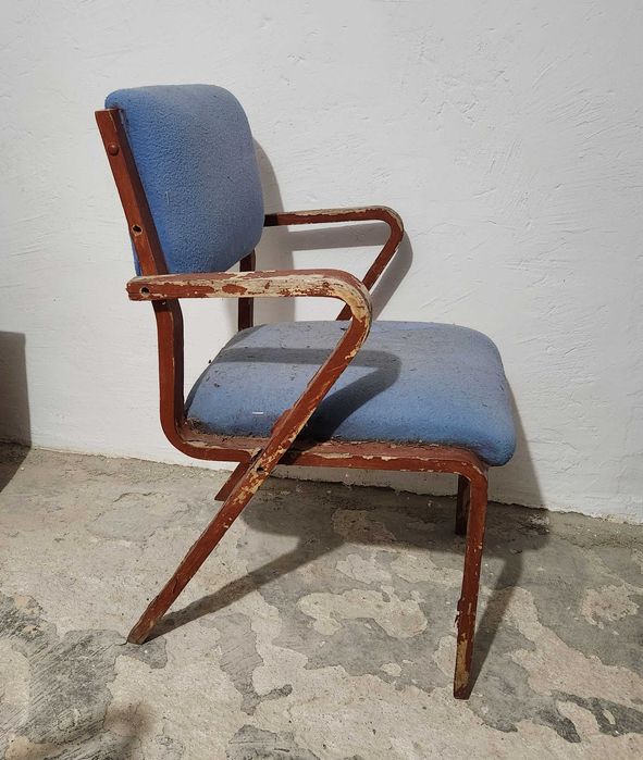 Ретро дървен стол с подлакътници за реставрация