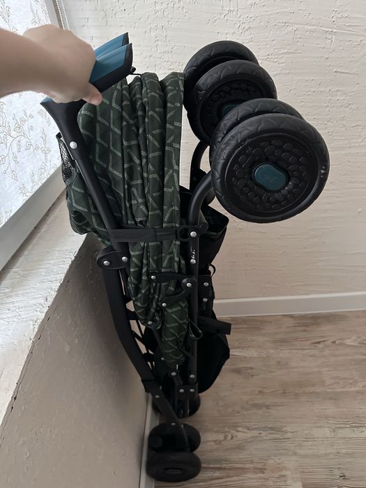 Продам новую коляску прогулочную