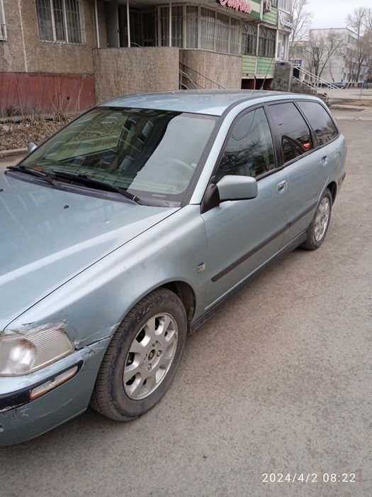 Продам срочно Вольва в40 универсал объем 2. 2002год