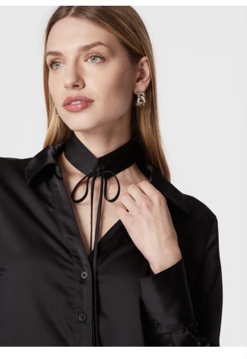 Риза Guess с аксесоар