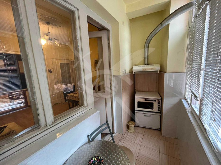 Продава се Двустаен апартамент в Пловдив, Център - 75 кв.м за 2054 €/кв.м - Снимка #1