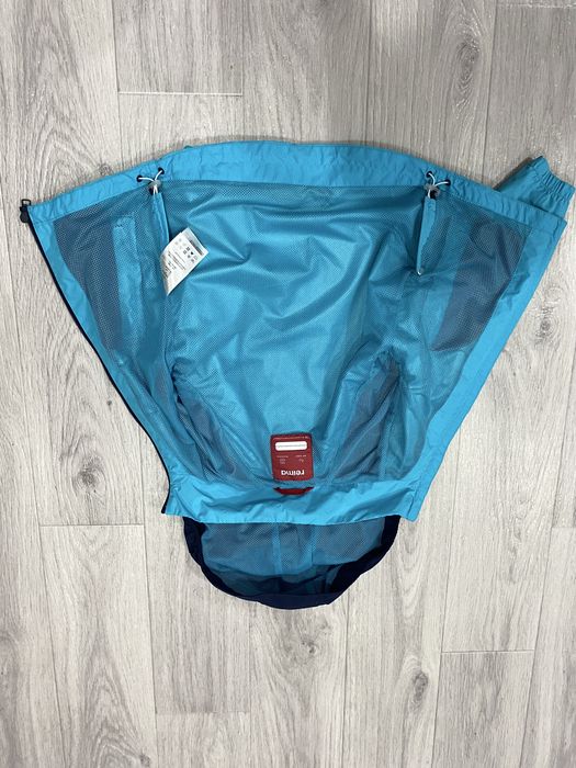 Продам ветровку на мальчика .