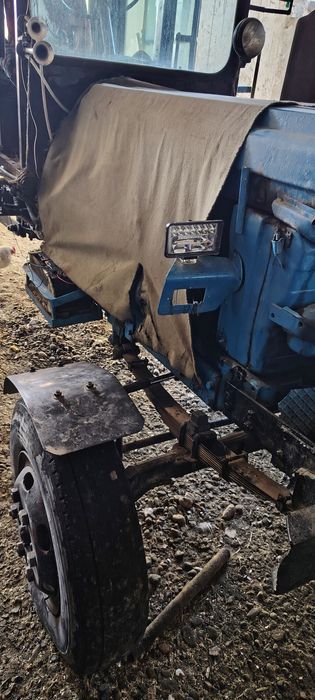 T 28 traktor akvarim kaminka