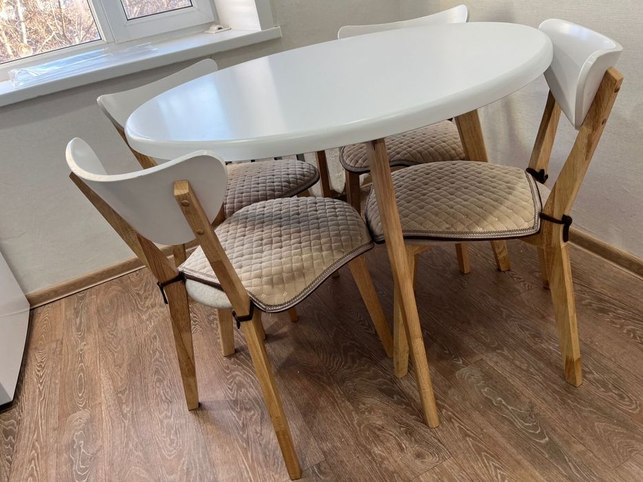 Стол обеденный со стульями