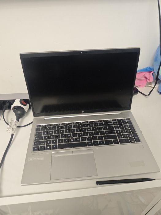 Laptop HP elitebook 855 g7 AMD ryzen 5 pro 4660u RAM 8 GB ssd 256 /3h