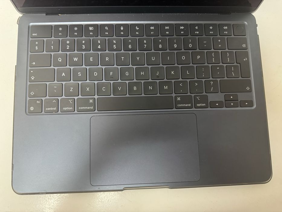 Macbook Air M3 ……..