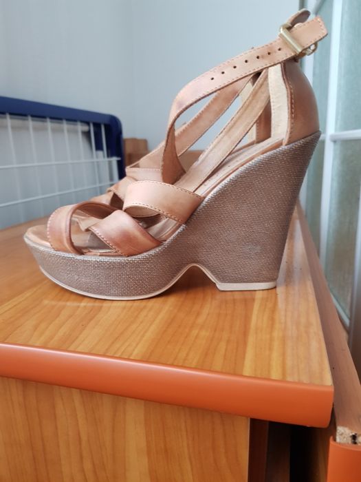 Vand sandale din piele