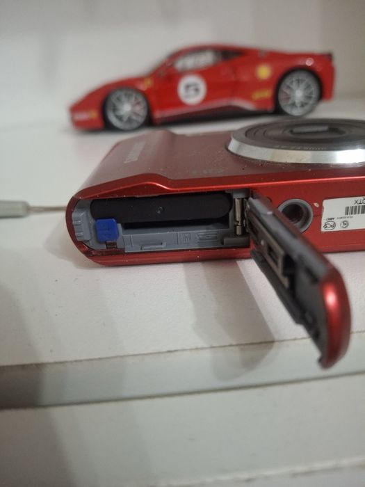 Цифровая камера Samsung MV800