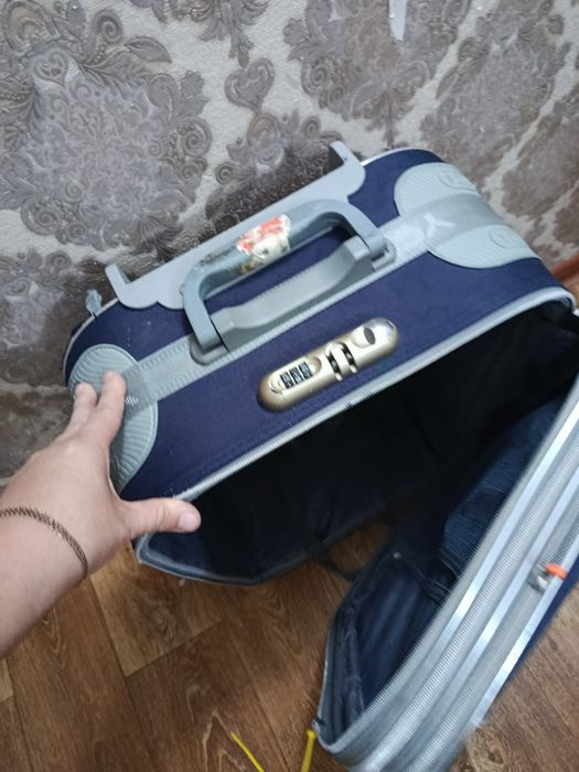 Чемодан б/у  50тыс большой