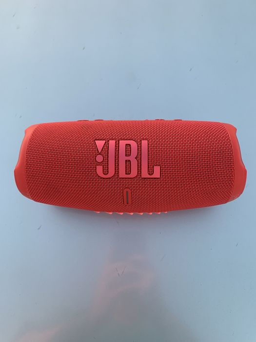 Продается портативная колонка JBL Charge 5