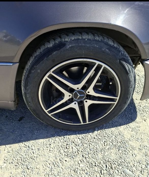 Автомобиль мерседес бенс