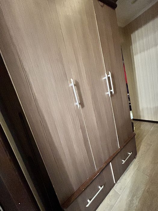 Продам шкаф коричневый