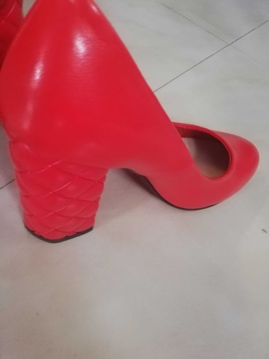 Обувки на ток - червени