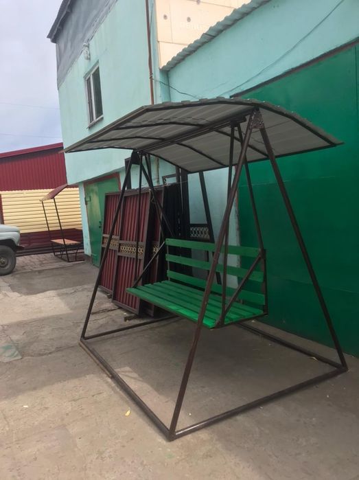 Продам садовую качелю.