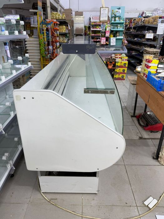 Продам витринный холодильник