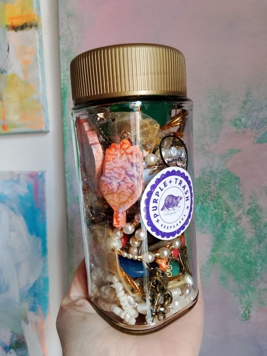 Бурканче с бижута