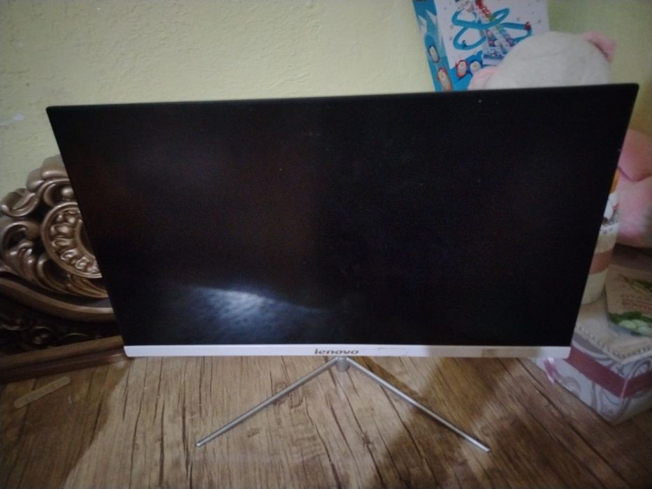 Manitor kompiyuterniki