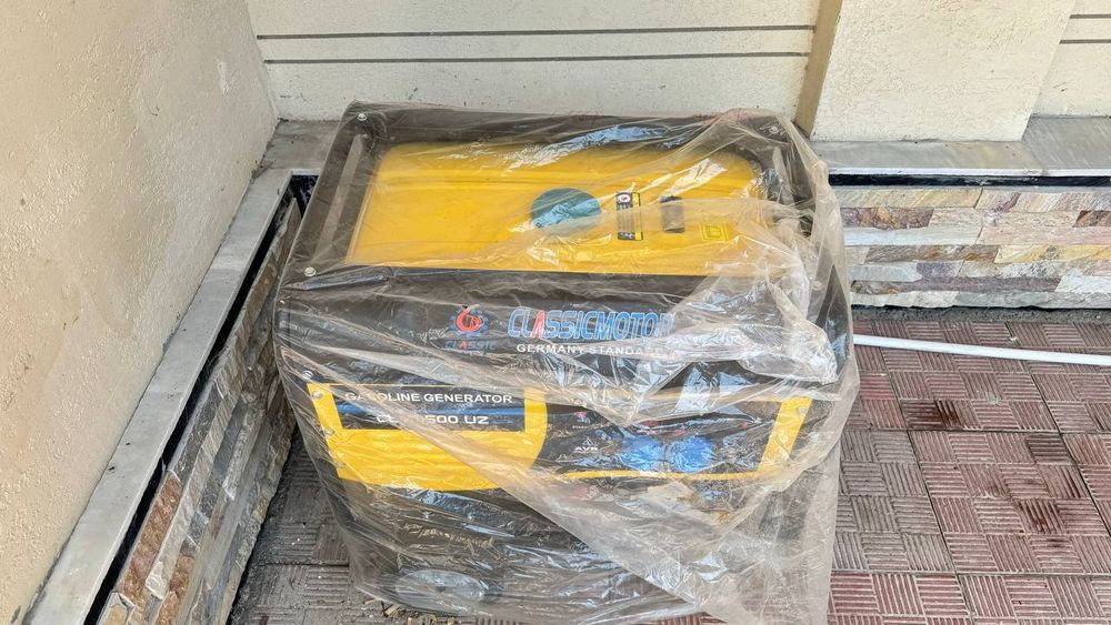 Продаётся генератор новый