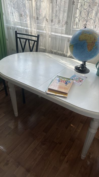 Белый овальный стол, раздвижной