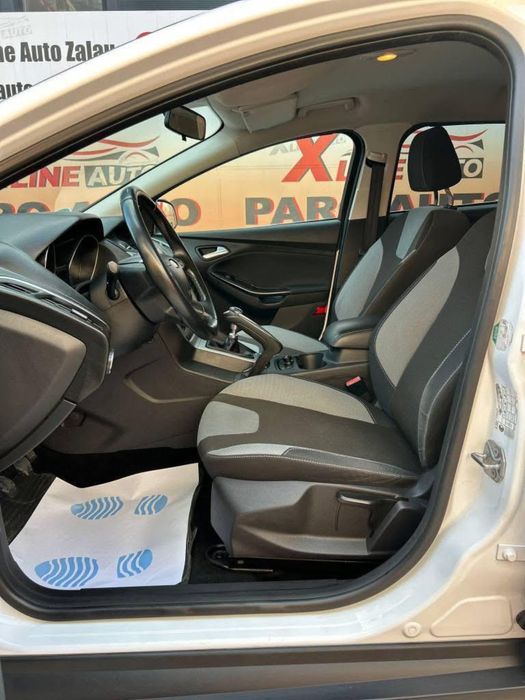 Vand ford focus, am 2012,benzina,masina este in stare foarte buna