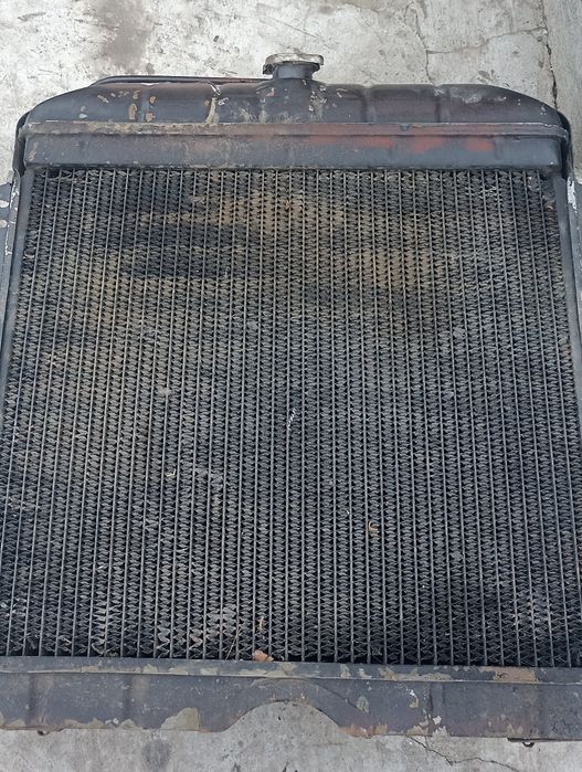 Радиатор газ-52 .