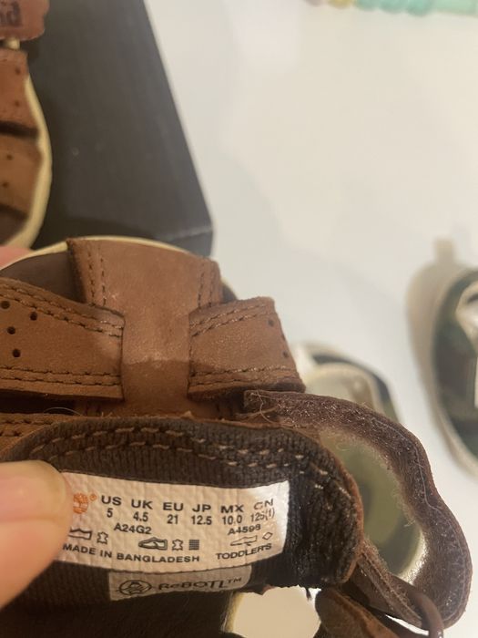 Продам детскую обувь