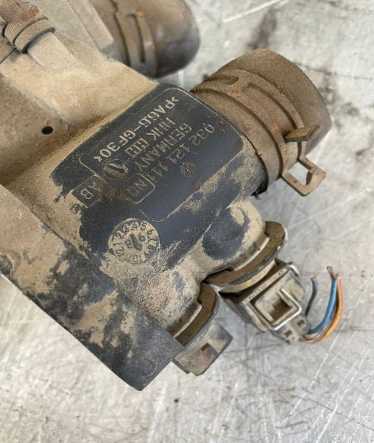 Carcasa termostat 032 121 111 Volkswagen VW Polo a 3-a generatie 6N