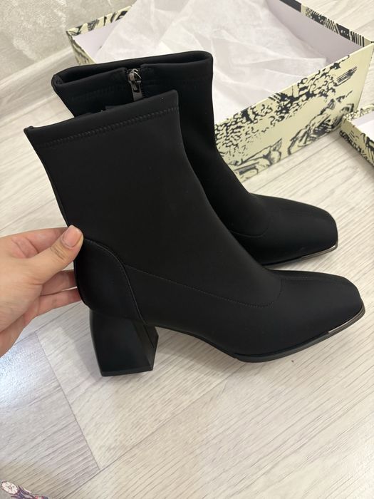 Осенняя ботинка с каблуком