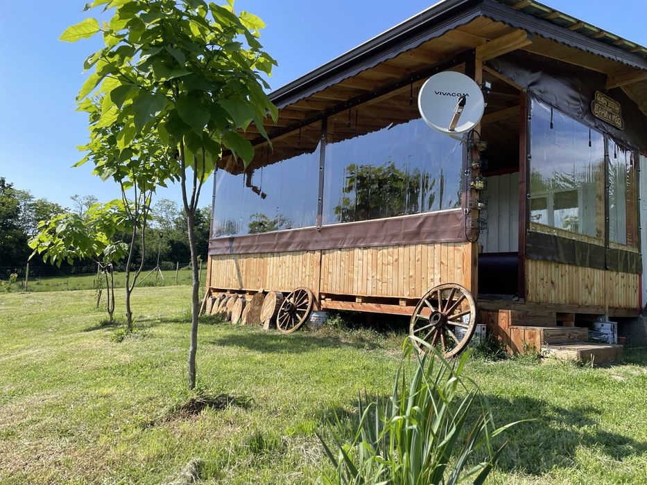 Ветроупорни завеси, тенти, сенници.