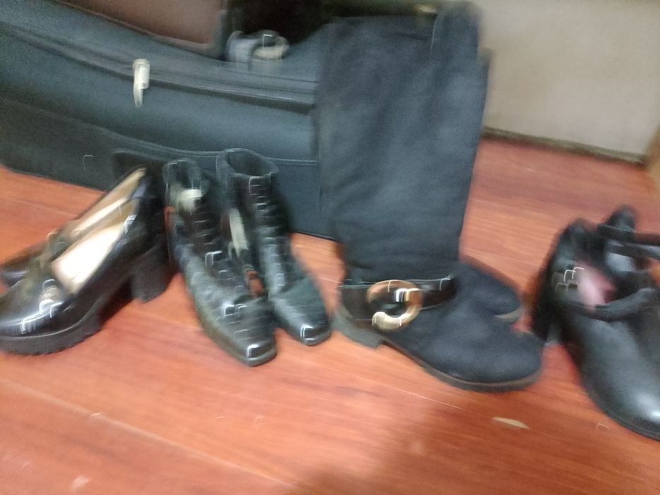 Срочно почти даром ботинки женская