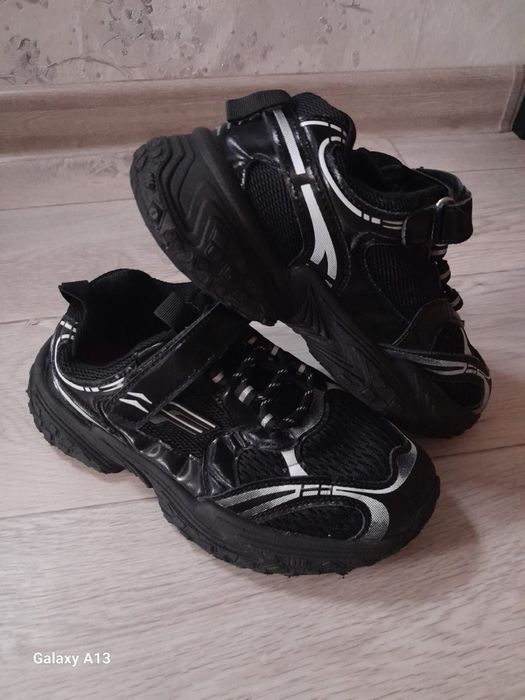 Детские кроссовки