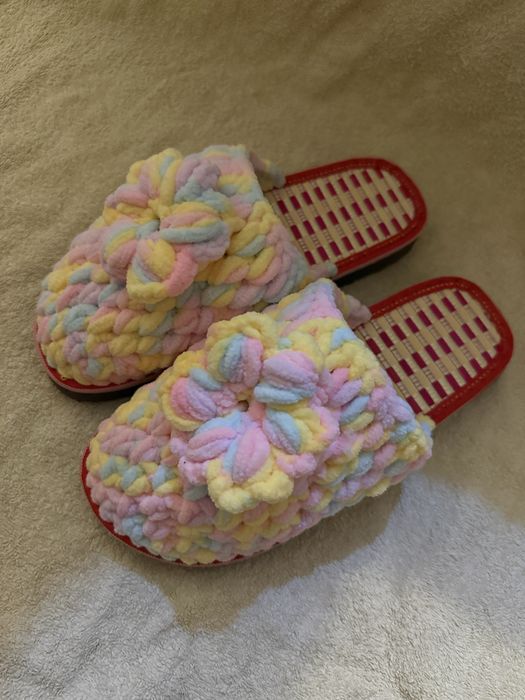 Вязанные тапочки ручной работы