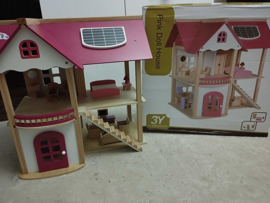 Розовый домик для кукол