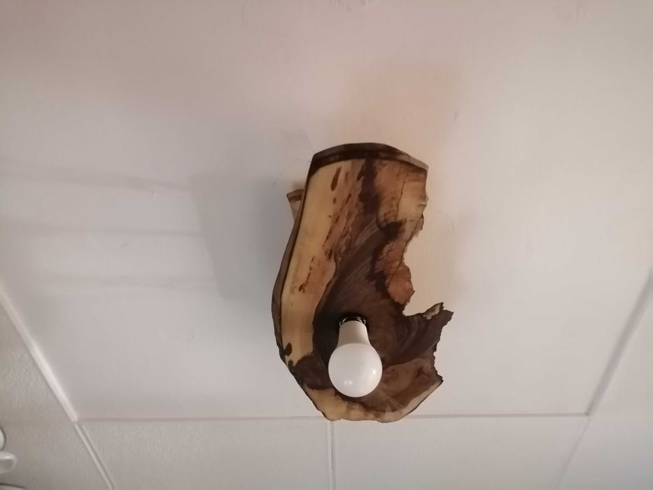 Осветление от естествено дърво