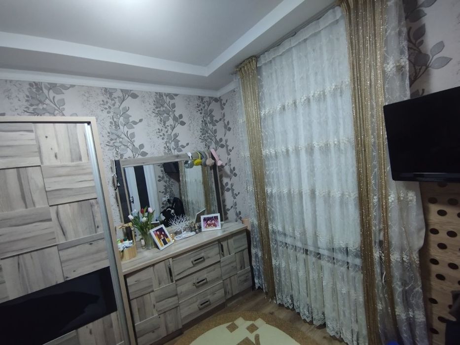 Продаю 2,5 сот Янгиабат  4 ком