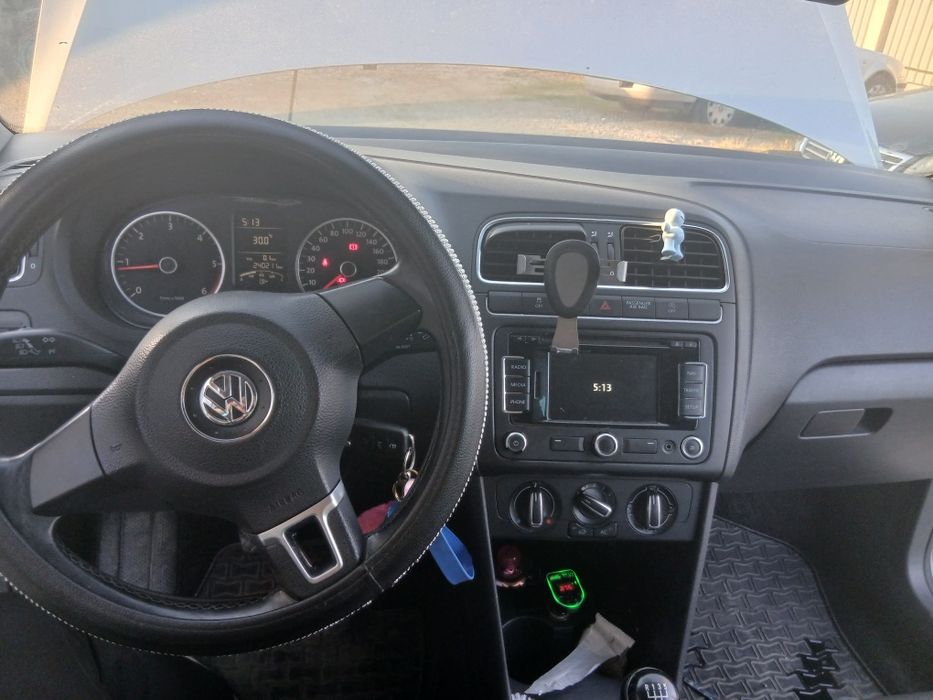 VOLKSWAGEN Polo