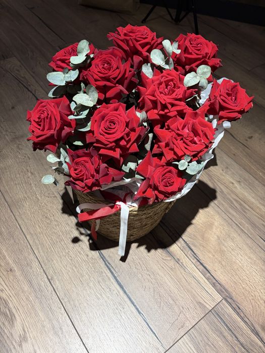 Продам цветы розы красные/белые