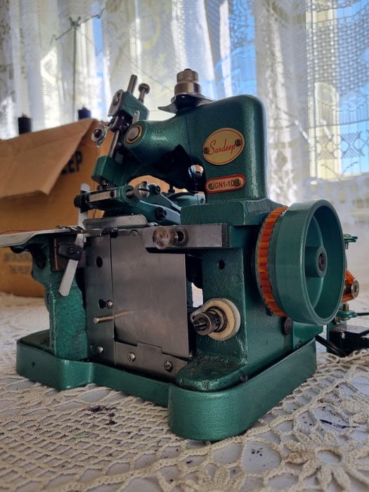 Masina de surfilat semi-industriala