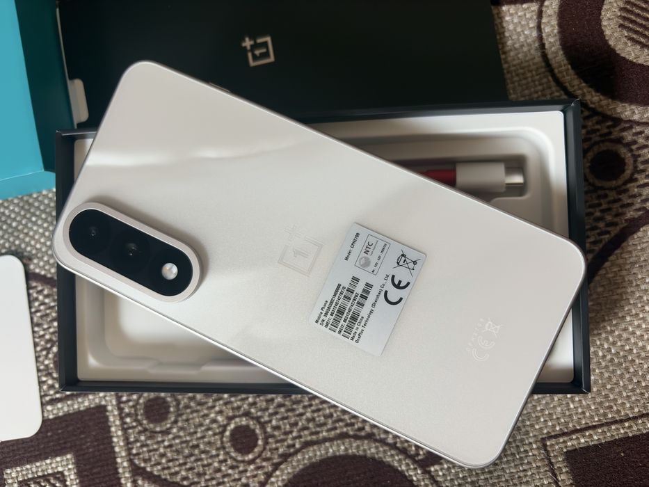 телефон OnePlus Nord 5