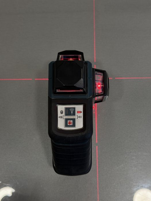 Продавам лазерен нивелир Bosch GLL 3-80P