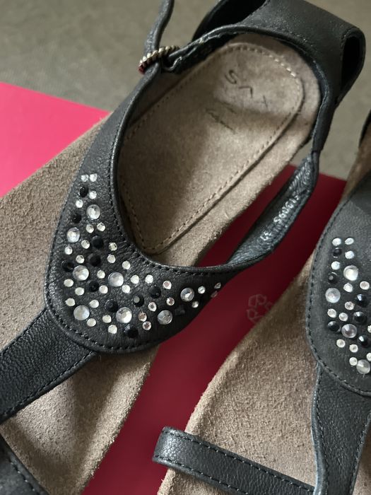 Sandale din piele pe platforma