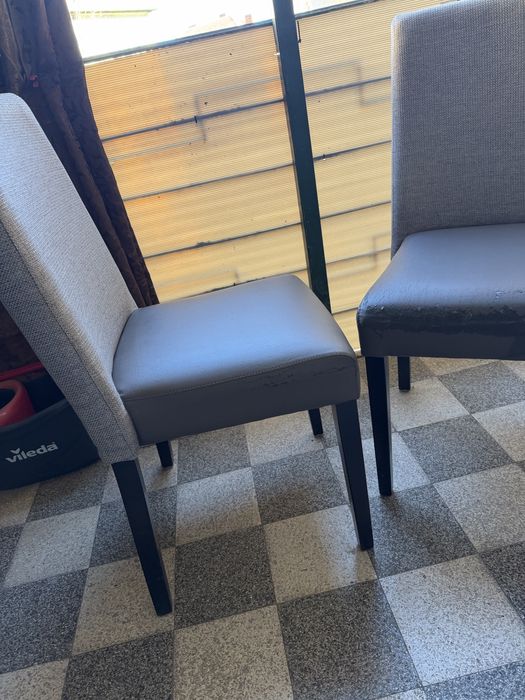 Vand doua scaune gri