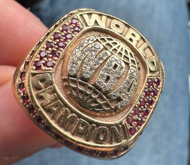 Inel aur unicat campion mondial box cu rubine si diamante